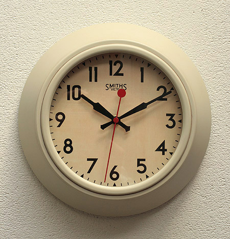 スミス社復刻版 掛け時計 レトロウォールクロック アイボリー 